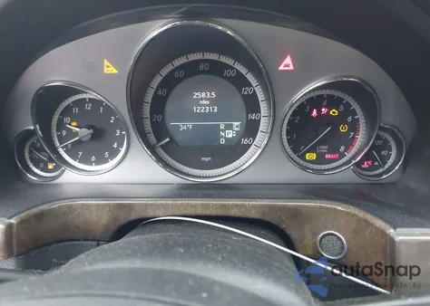 2010 Mercedes-Benz E 350 4Matic z USA, uszkodzony, nr VIN WDDHF8HB1AA127198